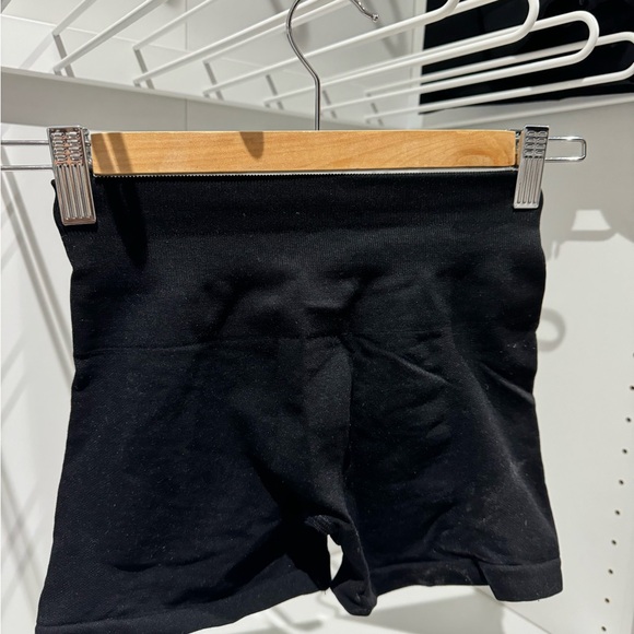 ALPHALETE AMPLIFY SHORTS 4.5 - Picture 2 of 2